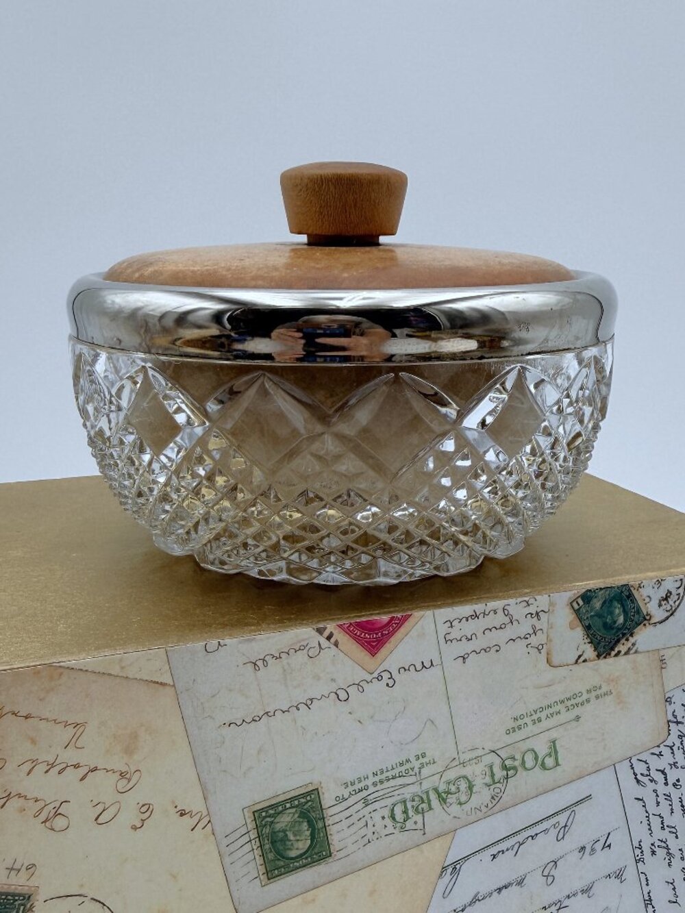 Vtg Pair Powder Jars 1930s Yardley Gardenia w Puff Wood Lid & 1980 Avon Unicorn - Picture 4 of 16
